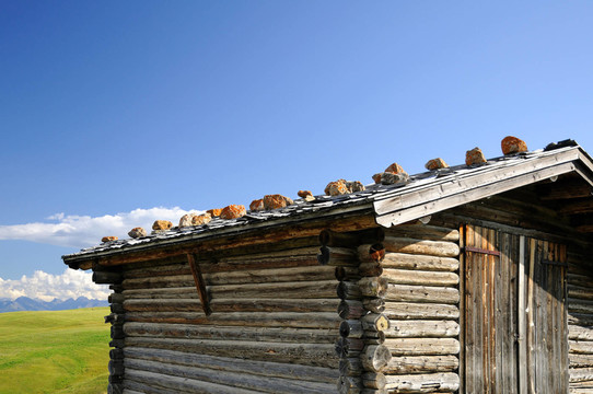 almhüTTE