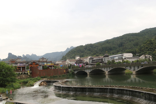 湖水橋梁