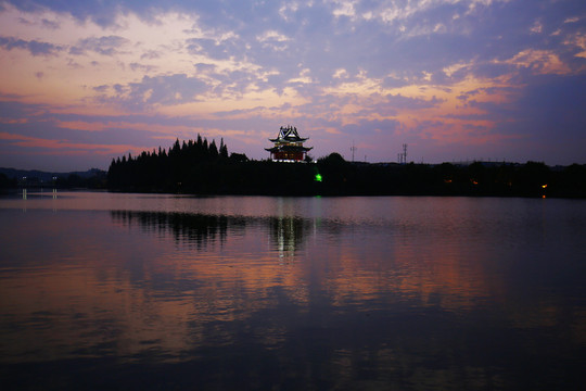 古城夕照