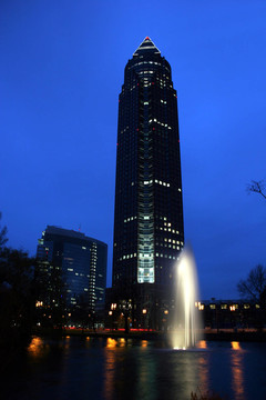 在法蘭克福一個(gè)噴泉Messeturm N