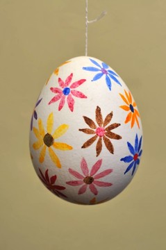 帶花的復(fù)活節(jié)彩蛋