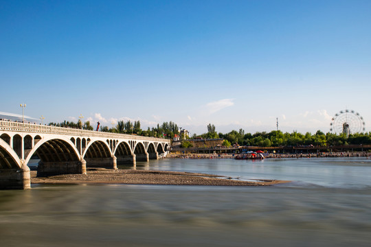 伊犁河大橋
