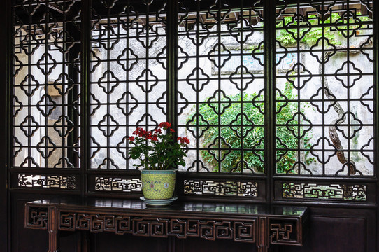 鏤空窗