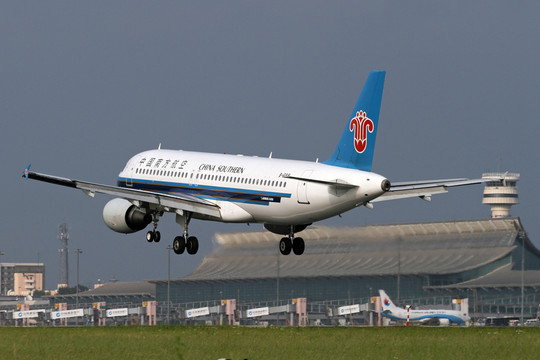 沈陽機(jī)場 飛機(jī)降落 南方航空
