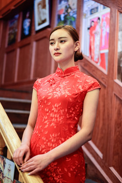 穿旗袍的女人
