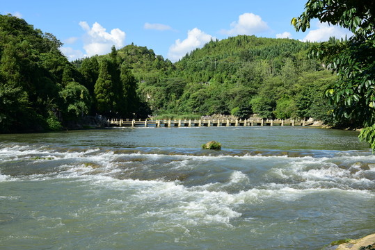 瀑布流水