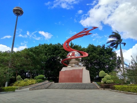 景觀雕塑 藍(lán)天白云 景觀園林