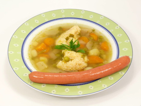 與牛犢肉小素菜湯