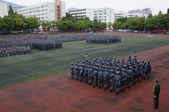 軍訓(xùn)匯報(bào)表演