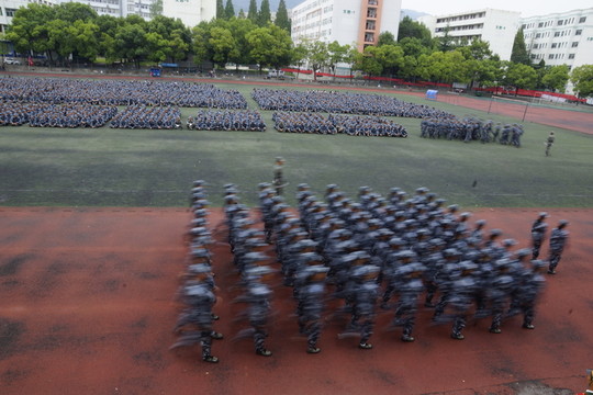 軍訓(xùn)匯報表演