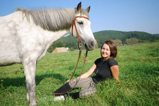 與reitpony年輕女人