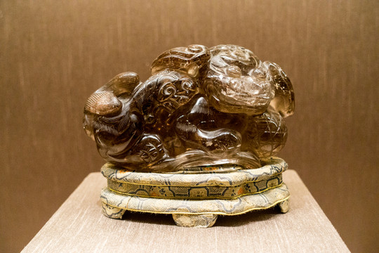 蘇州博物館 棕晶太少獅擺件