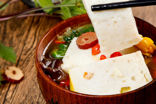 鮮美魚(yú)糕湯