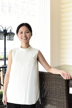穿著夏裝的美女