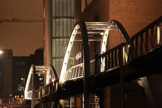 在漢堡之夜的Speicherstadt