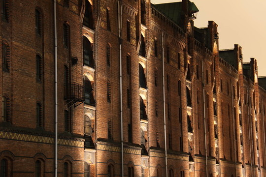 在漢堡之夜的Speicherstadt