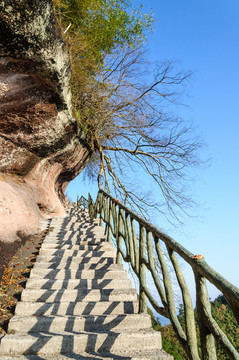 陡峭棧道