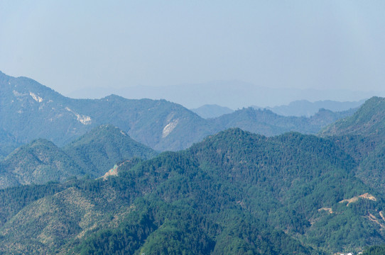 山巒疊起