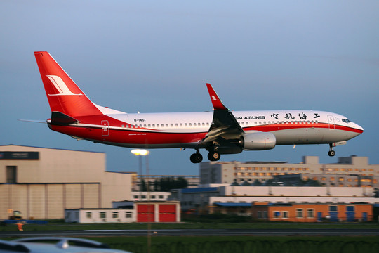 日落時分 飛機降落 上海航空