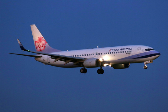夕陽(yáng)余暉 飛機(jī)降落