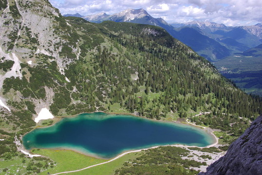 高山湖泊