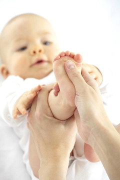 baby foot massage