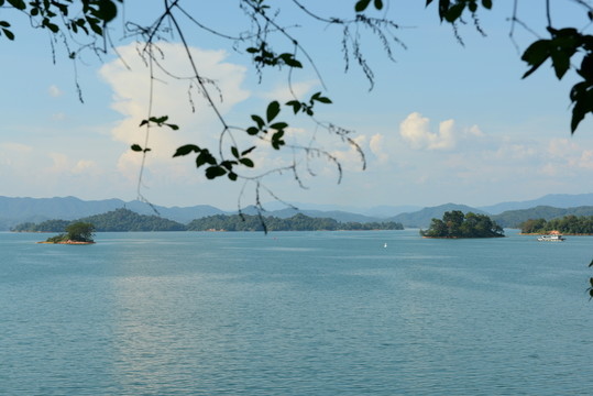萬(wàn)綠湖