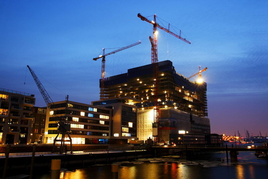 漢堡港口新城施工現(xiàn)場(chǎng)的Elbphilharmonie是winterabend
