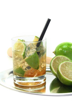用鮮石灰caipirinha