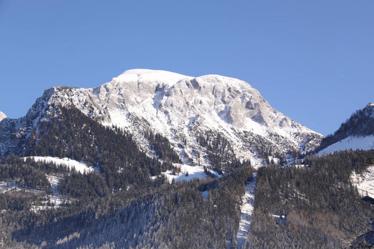 白雪覆蓋的山峰