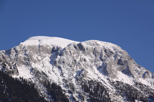 白雪覆蓋的山峰