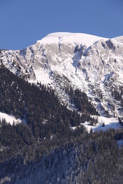 白雪覆蓋的山峰