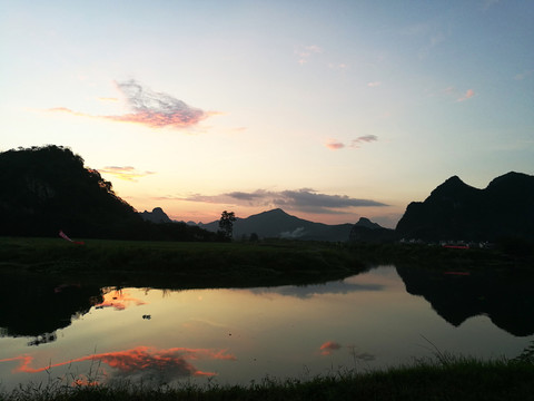 傍晚的山區(qū)