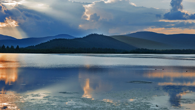 阿爾山杜鵑湖