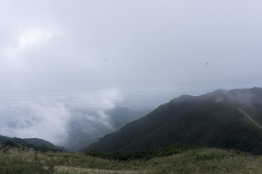 缺牙山山脈