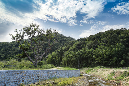 山村 溪水