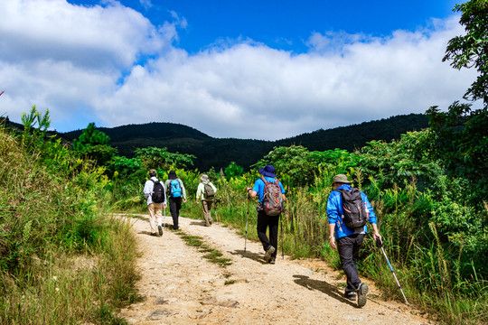 驢友 行走 一群人爬山