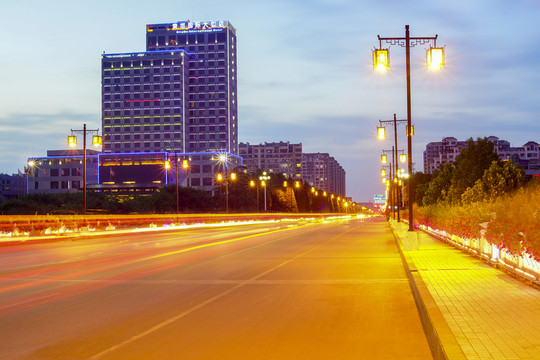 光線(xiàn)高樓公路