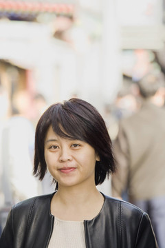 女人笑了