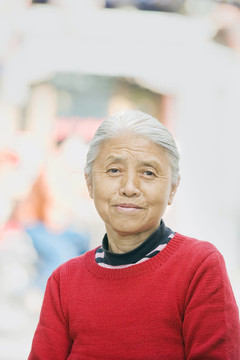 女人笑了
