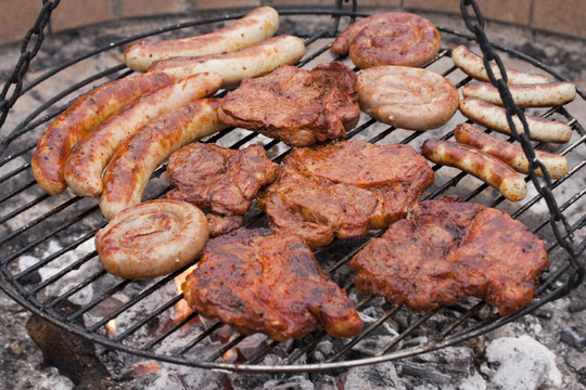 燒烤香腸和肉
