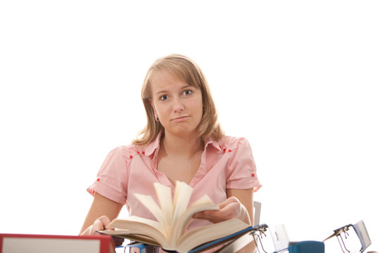 拿著書的女人