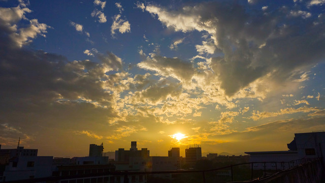 夕陽(yáng)