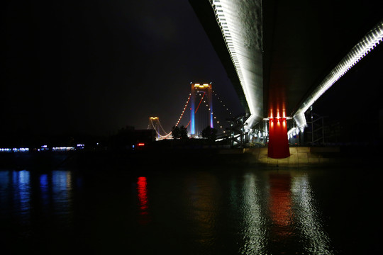 長(zhǎng)虹臥波