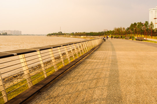 沿江步道