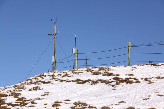 山頂輸電塔