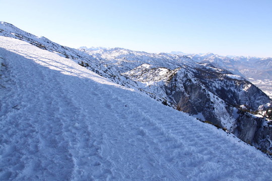 雪覆蓋的小徑