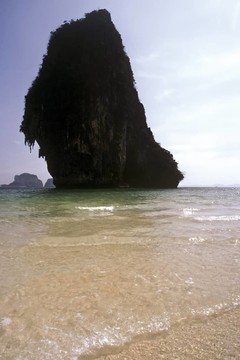 巖，泰國