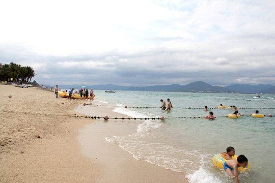 海邊玩耍
