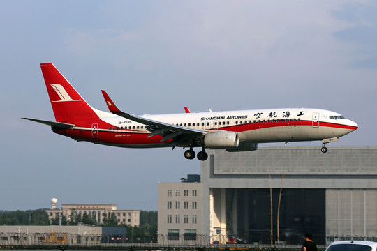 民航 上海航空 飛機(jī)降落